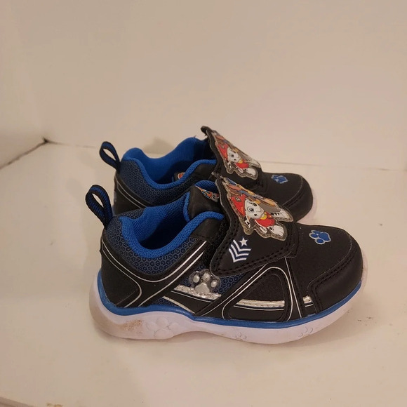 Spin Master Paw Patrol Velcro Slip on Sneakers in Size 6 - Picture 4 of 9
